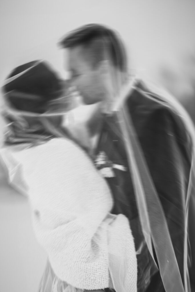 R6 5673 BW